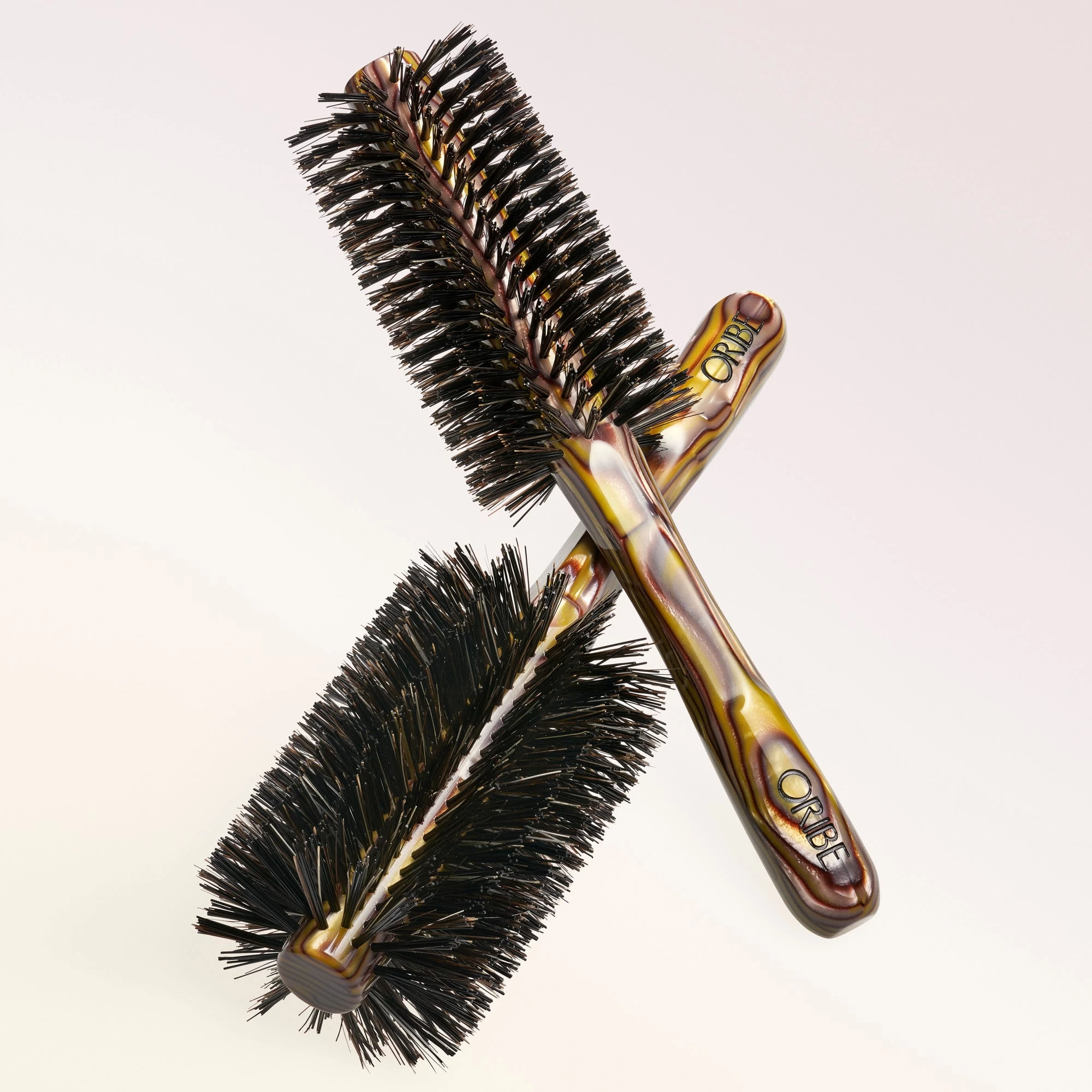 Oribe Large Round Brush 4 Oribe Large Round Brush - Image 4